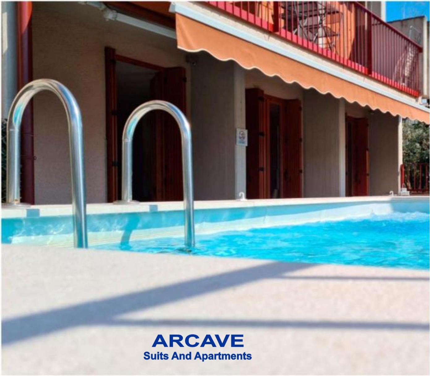 סירמיונה Arcave Luxury Apartment מראה חיצוני תמונה